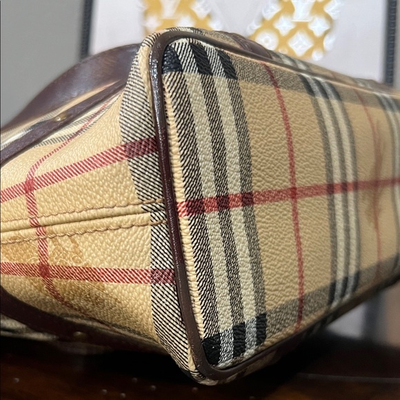 Burberry Vintage Haymarket Check Tote Bag in Coated Canvas and Leather - Picture 6 of 15